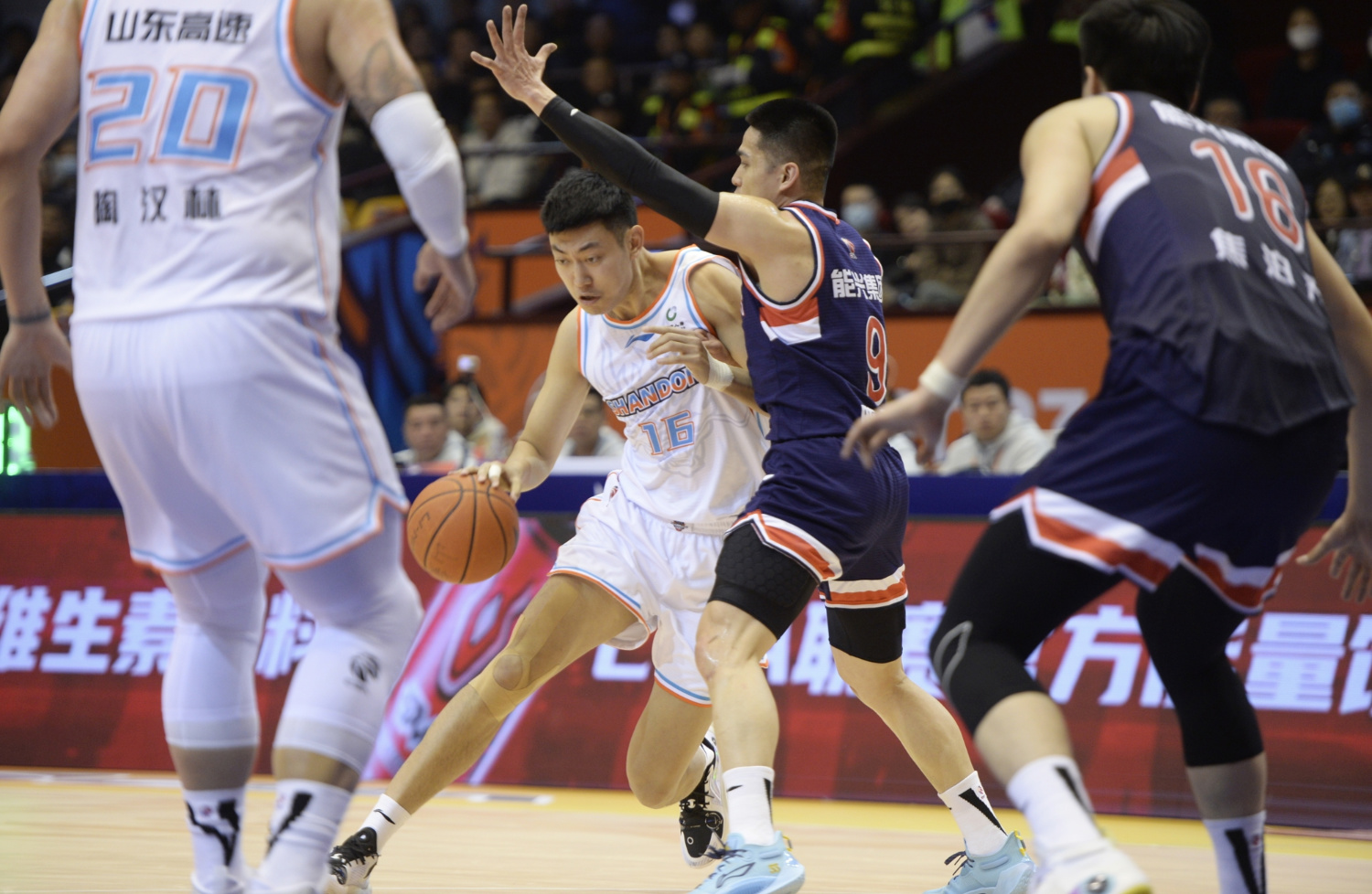 毕尔巴鄂竞技迎CBA常规赛关键赛，集结日主帅复盘，气氛紧张，高层口径保持一致